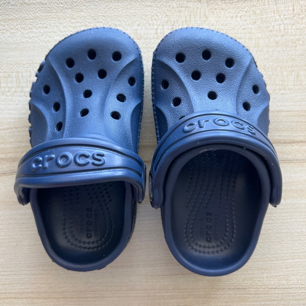 toddler crocs - navy blue